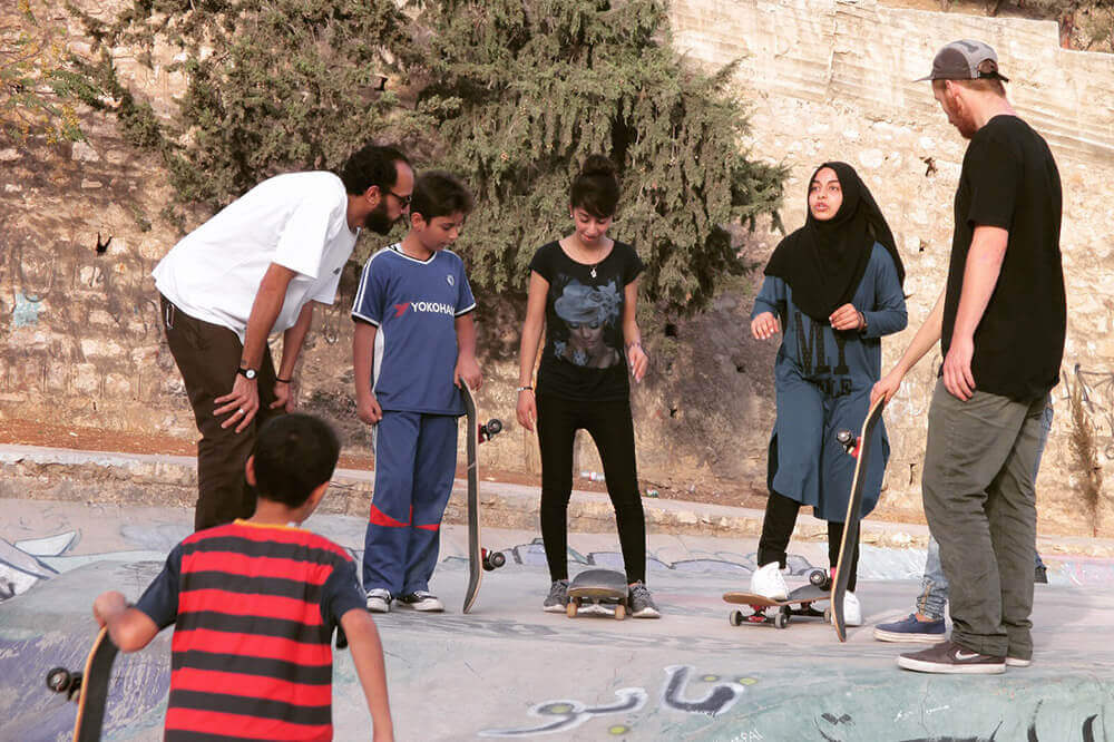 Palestinan girls wathcing a skateplay
