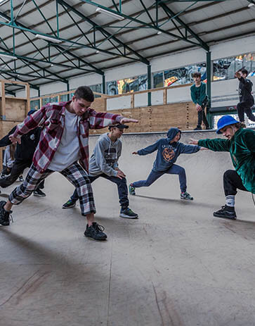 Ukrainian children in Germany during a skate session by Wheels of Hope
